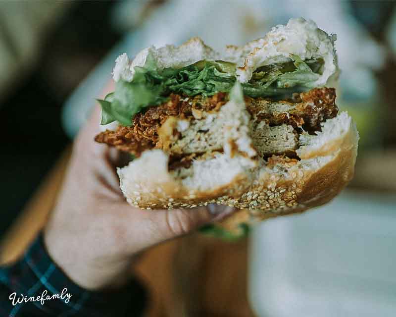 Vin til kyllingeburger